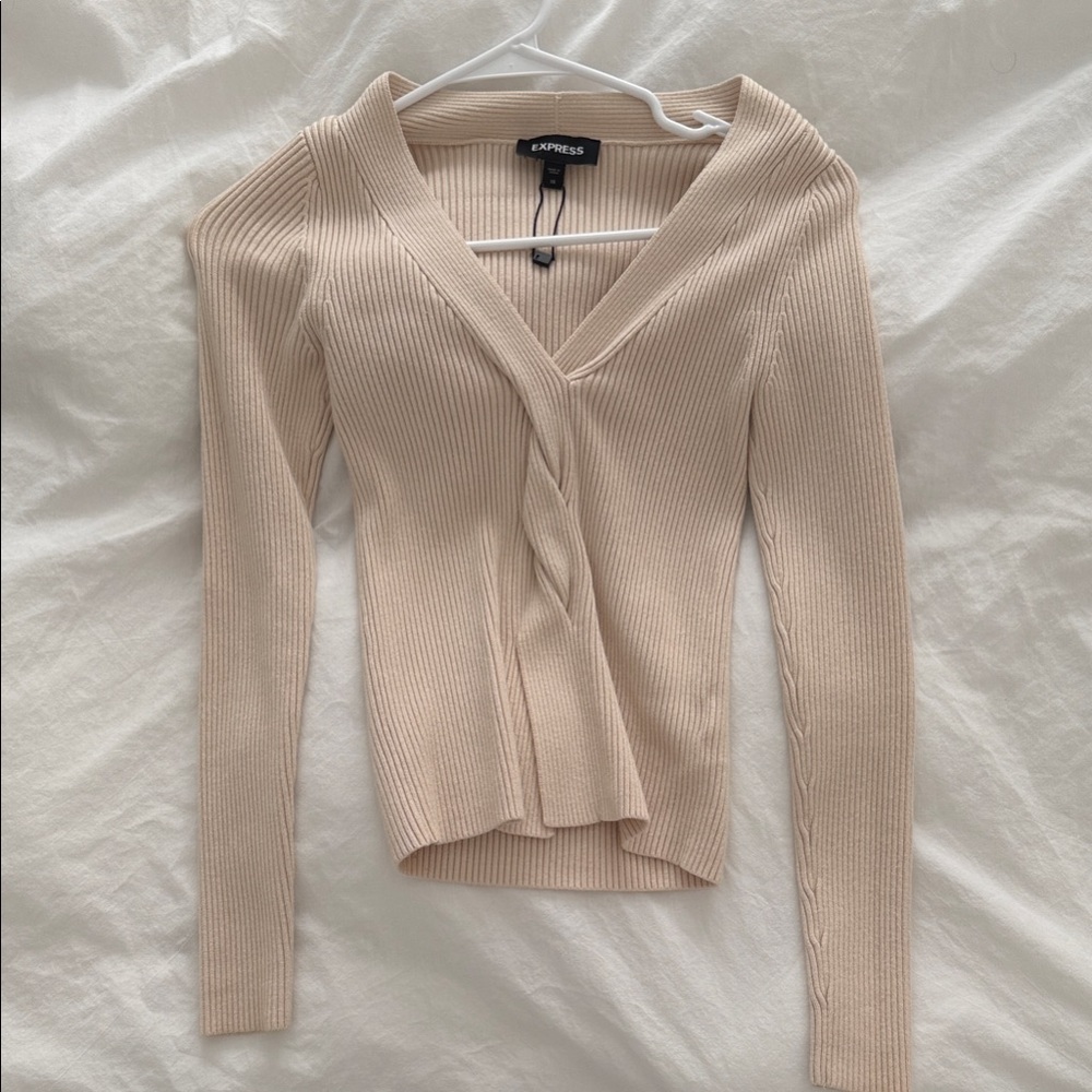 Express Women's V-Neck Sweater in Cream